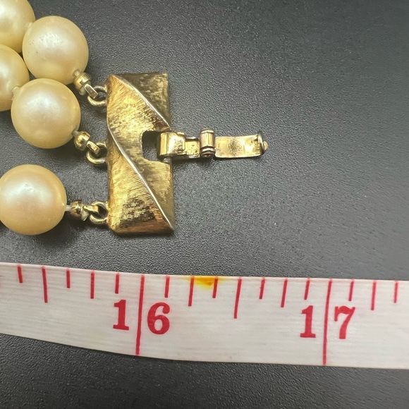 Vintage Monet 3 Strand Faux Pearl Choker Necklace Statement Formal Classic - Picture 4 of 4